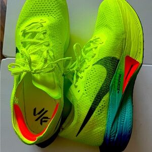 COPY - Nike vapor max size 13. Worn once , in excellent condition.